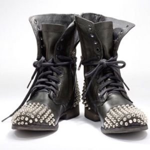 Steve Madden Tarney Black Leather Studded Biker Boot Womens 9.5